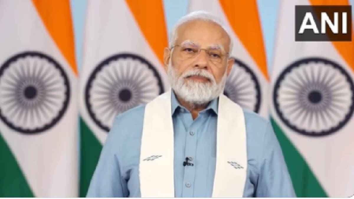 Rozgar Mela में PM Modi ने युवाओं को सौंपे जॉइनिंग लेटर, कहा- आप देश के लोगों के 'अमृत रक्षक'
