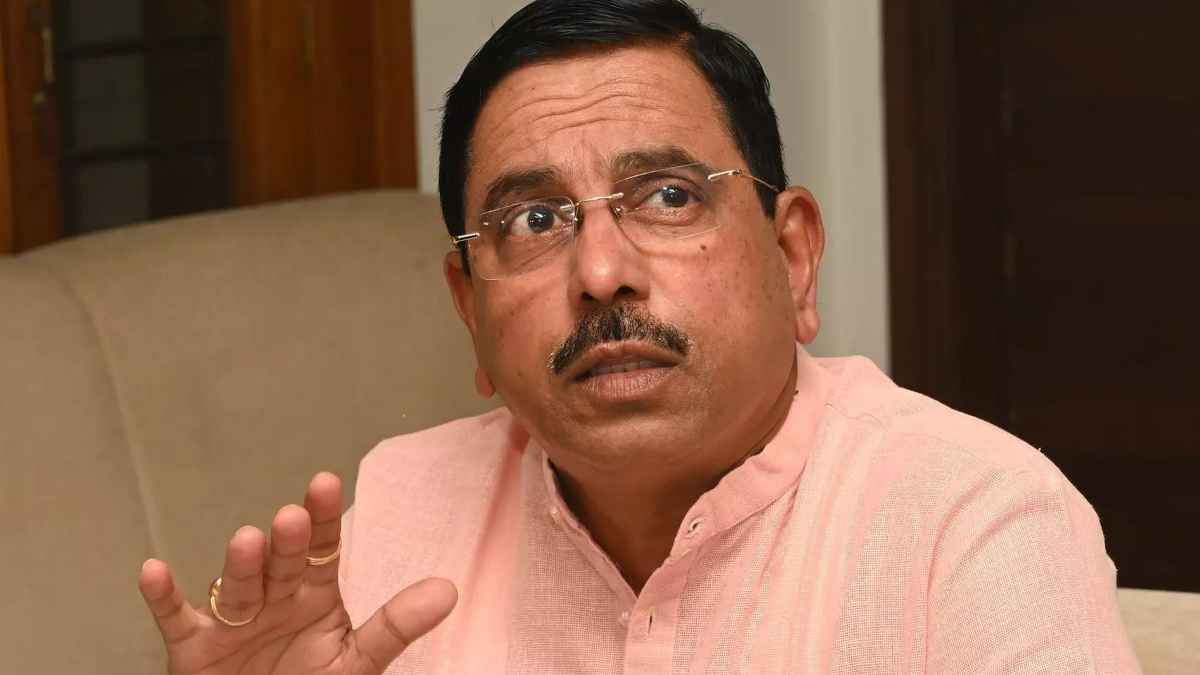 'संविधान संगत है दिल्ली से जुड़ा विधेयक' संसद में विपक्ष के हंगामे के बीच बोले प्रल्हाद जोशी