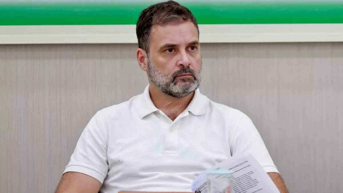 स्मृति ईरानी बोलीं- राहुल गांधी लोकसभा में फ्लाइंग किस देकर गए' 6 महिला सांसदों ने स्पीकर से की शिकायत