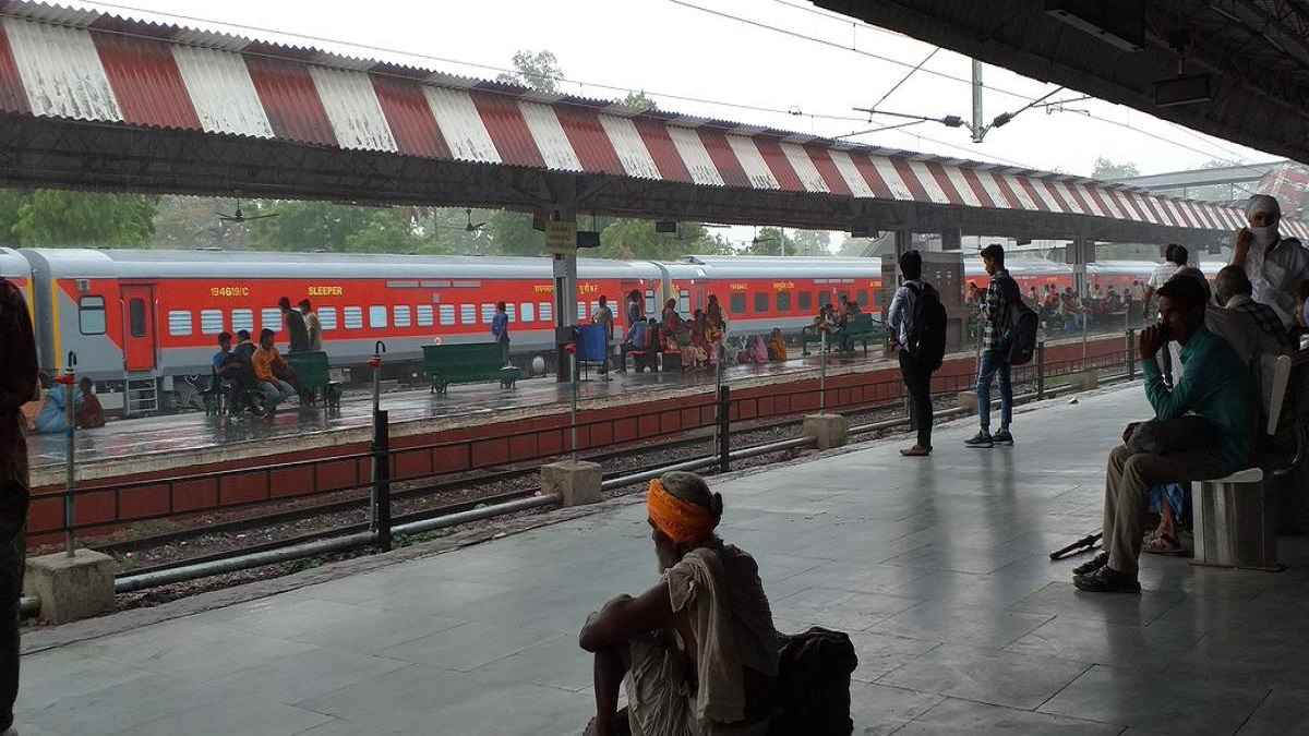 IRCTC Update: चेन्नई एक्सप्रेस, मुंबई सेंट्रल वीकली स्पेशल सहित अन्य कई ट्रेनें रद्द; पूरी लिस्ट देखें
