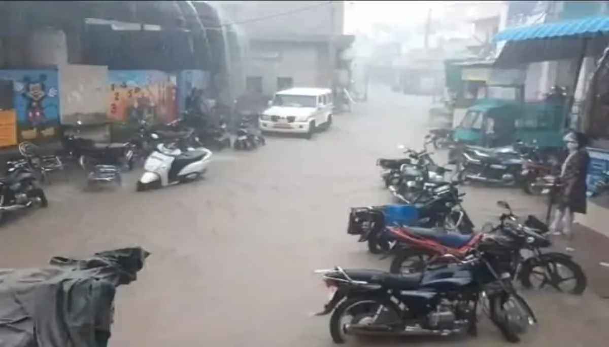 Rajasthan Weather: जोधपुर-झालावाड़ समेत कई शहरों में जमकर बरसे बदरा, जानें आपके जिले के मौसम का हाल