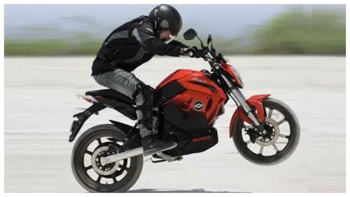 Revolt RV400 महज 5000 प्रतिमाह पर घर ले जाएं यह स्टाइलिश इलेक्ट्रिक बाइक, 150 km की है रेंज