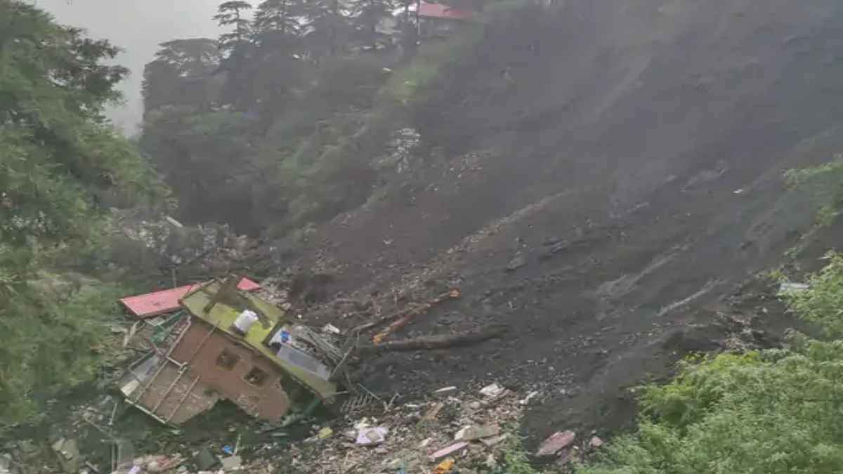आसमानी आफत से हिमाचल में 71 लोगों की मौत, 35 साल बाद खोले भाखड़ा बांध के गेट, IMD ने जारी किया ताजा अपडेट