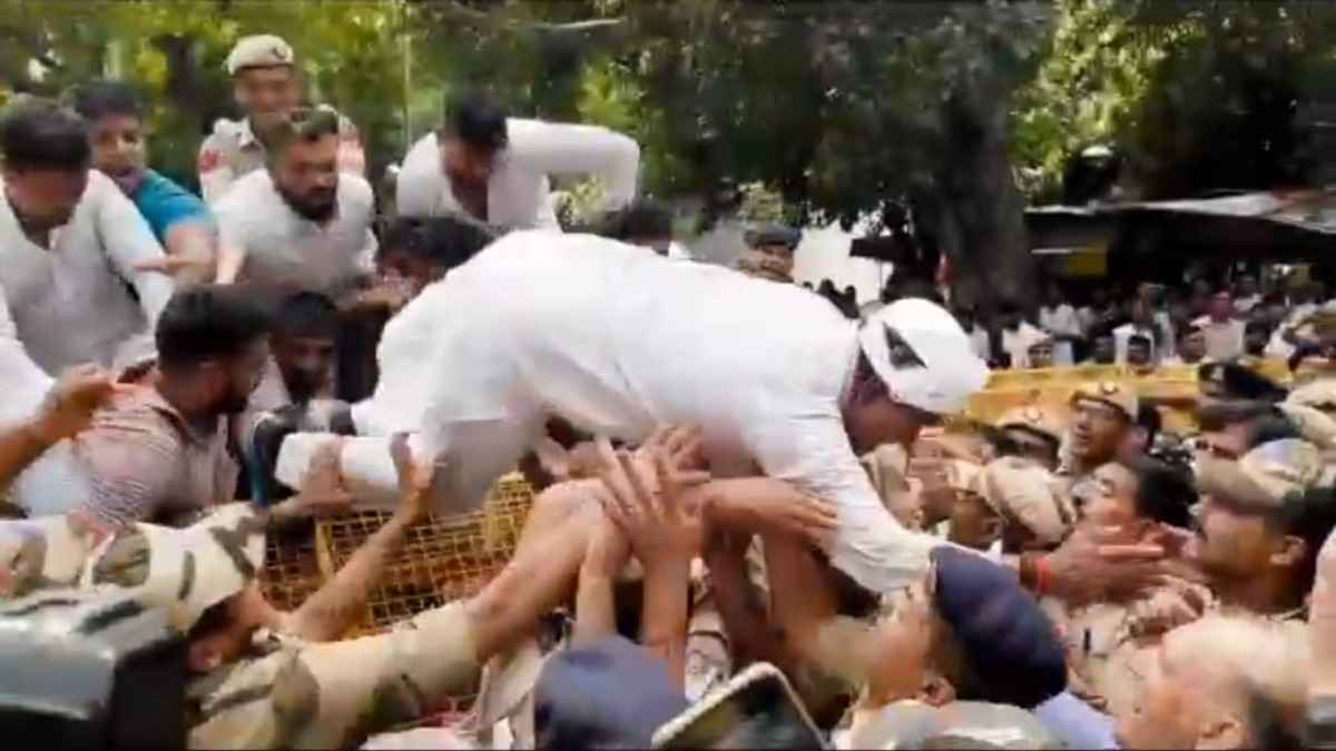 मणिपुर हिंसा को लेकर जंतर-मतर पर कांग्रेस का प्रदर्शन, हिरासत में कई कार्यकर्ता