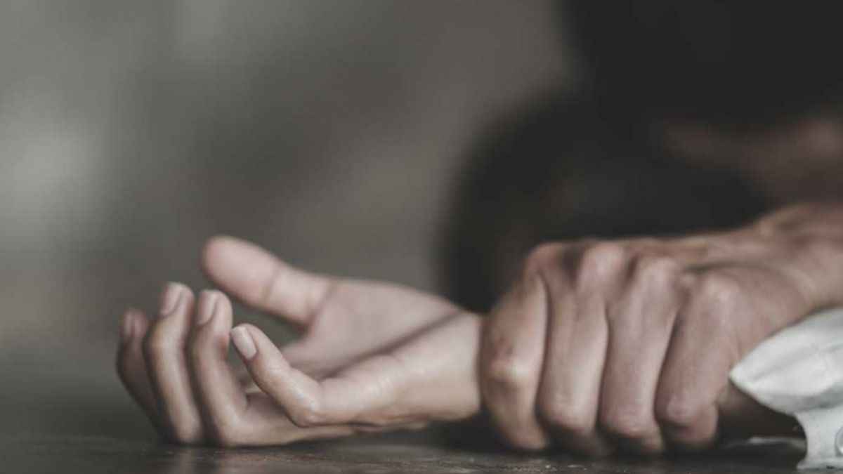 Delhi Minor Girl Rape: दरिंदगी का राज खुलते ही उड़ गए मां के होश, आंखों में आ गए आंसू; गले लगाकर रो पड़ी