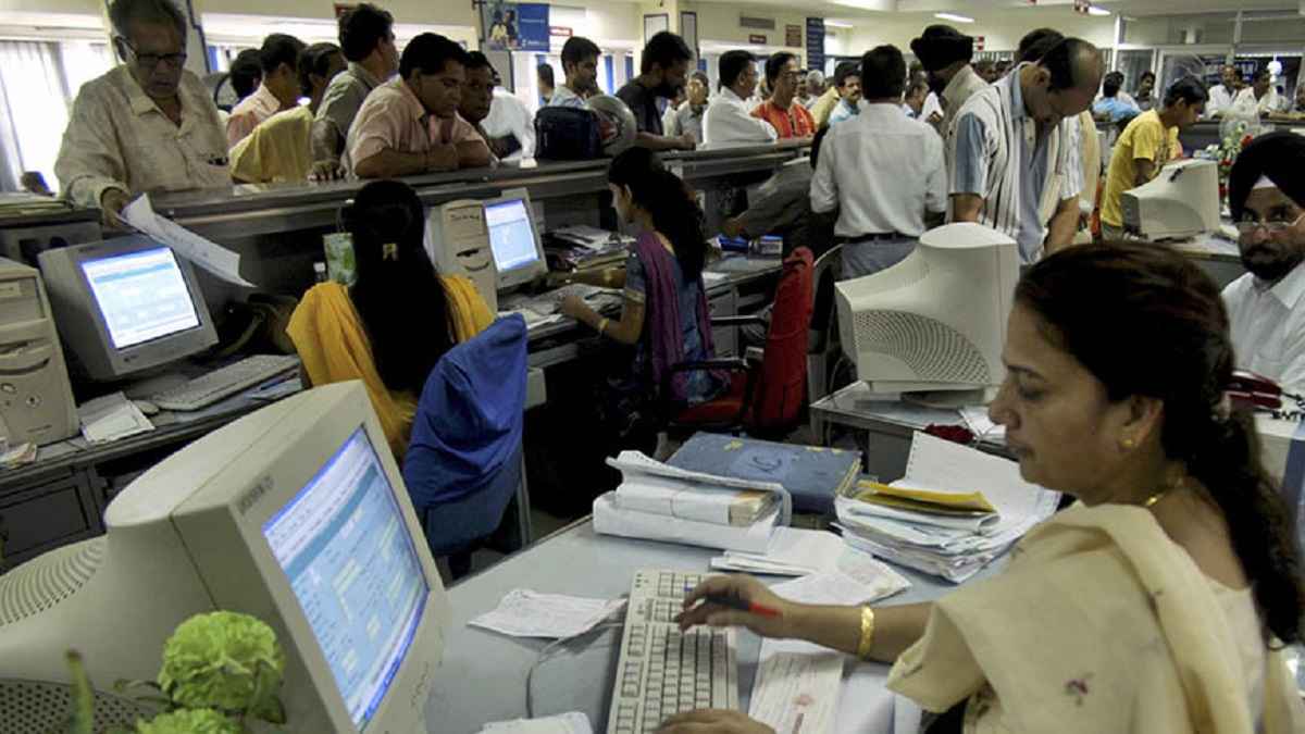Bank Interest Rates: इस बैंक के ग्राहकों को आज से मिलेगा ज्यादा फायदा, देखें पूरी डिटेल