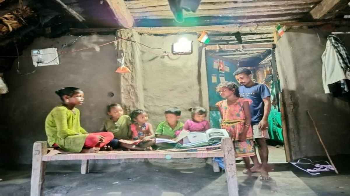 बिजली को तरस रहा था ये गांव, भारत की आजादी के 77 साल बाद पहली बार यहां जला बल्ब