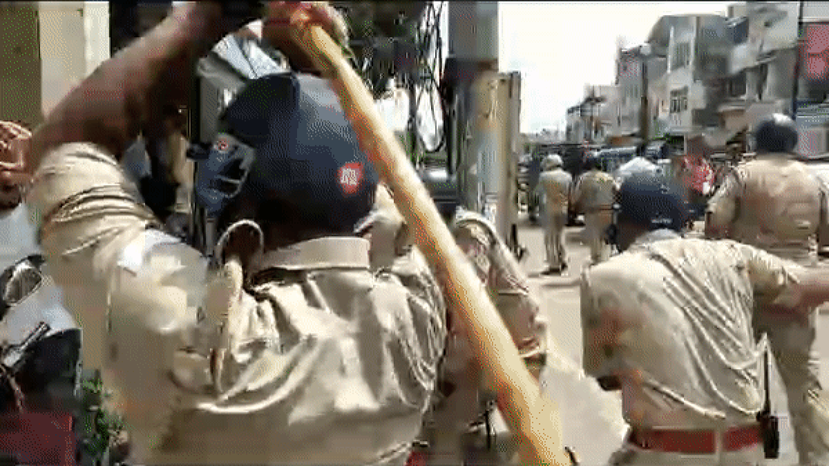 Hapur viral video, viral video, Hapur Police Video, Hapur Police Beat Lawyers