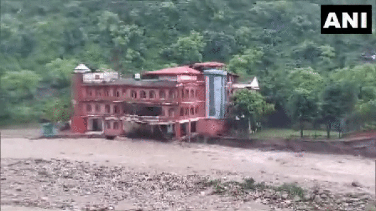 बारिश से ढहा कॉलेज; वीडियो और फोटो में देखें उत्तराखंड की तबाही