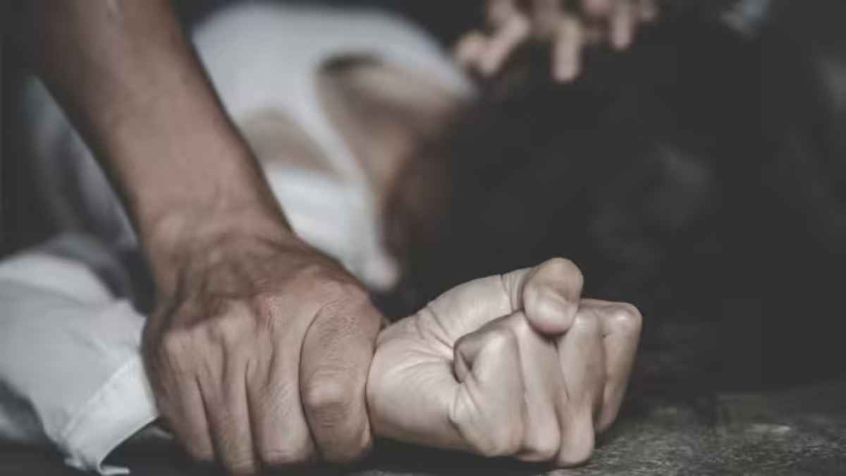 नर्सिंग होम के मालिक ने नाबालिग ट्रेनी को किया ब्लैकमेल, केबिन में बुला डराया और कर दिया रेप