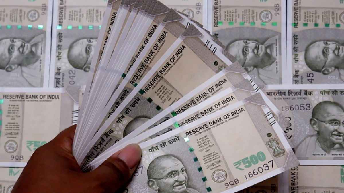 High Profit Business Idea: इस ट्रैक सूट बनाने के बिजनेस में 2.4 लाख रुपये का करें निवेश और हर साल कमाएं इतने रुपये