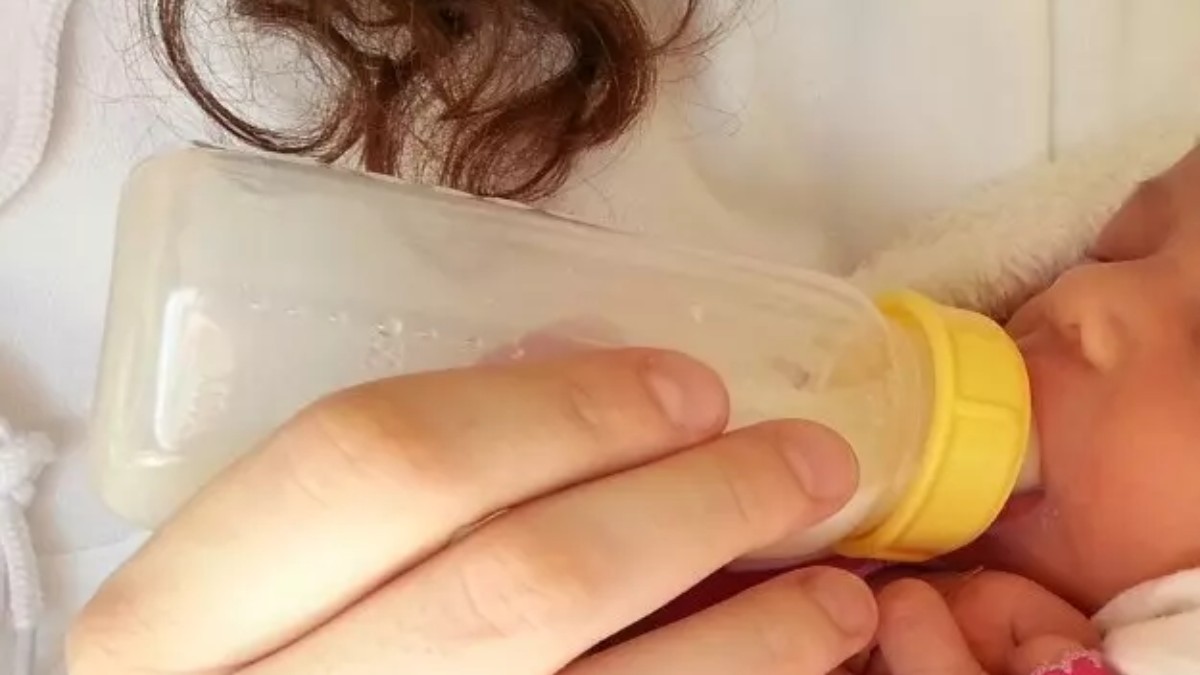 mother fills bottle with alcohol to stop her baby crying