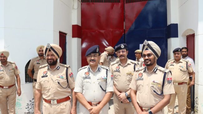 punjab police punjab, jail, surprise check, mobile, opium