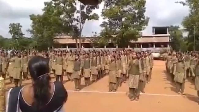 savarkar chant in karnataka school Karnataka school Children raised Savarkar ki Jai slogans parents object