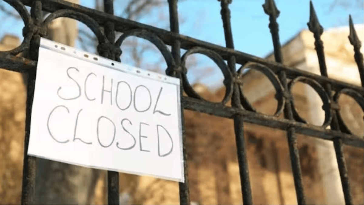 School Closed News: कहीं एक तो कहीं दो दिन तक स्कूल बंद, नोट करें अपने-अपने राज्यों का हाल