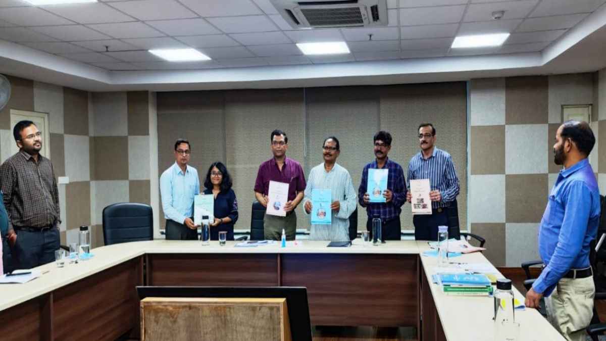 Chhattisgarh: योजना आयोग के अध्यक्ष द्वारा आयोग के कार्यों की हुई समीक्षा, महत्वाकांक्षी योजनाओं की मूल्यांकन रिपोर्ट का भी किया विमोचन