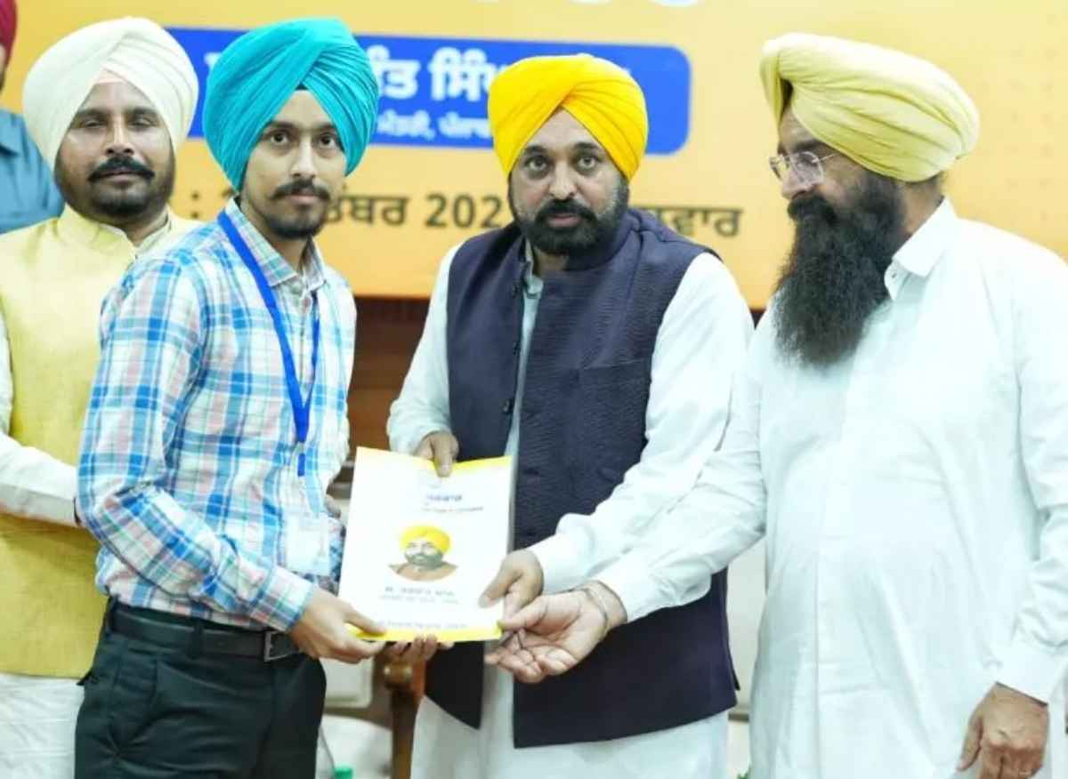 पंजाब में युवाओं को रोजगार देने में लगी भगवंत मान सरकार; 249 को नियुक्ति पत्र सौंप किया पिछली सरकार पर कटाक्ष