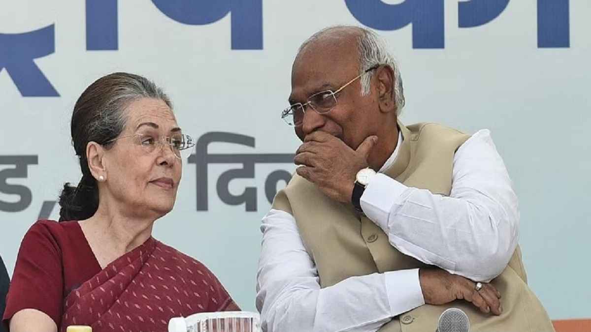 मल्लिकार्जुन खड़गे हैदराबाद में कांग्रेस वर्किंग कमेटी की बैठक में स्पीच में कह गए ऐसी बात, हर तरफ हो रही चर्चा!