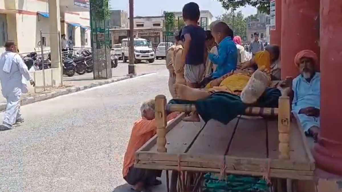 साहब... इसे जल्लादों ने छत से फेंक दिया; घायल बेटी को ठेले पर लेकर पुलिस के पास पहुंचा पिता, Watch Video