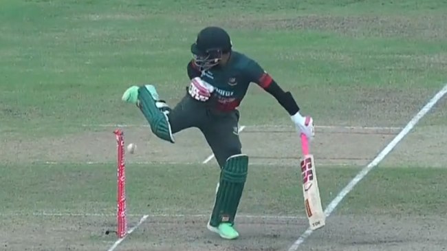 BAN vs NZ Mushfiqur Rahim Bizarre Dismissal Lockie Ferguson Watch Video