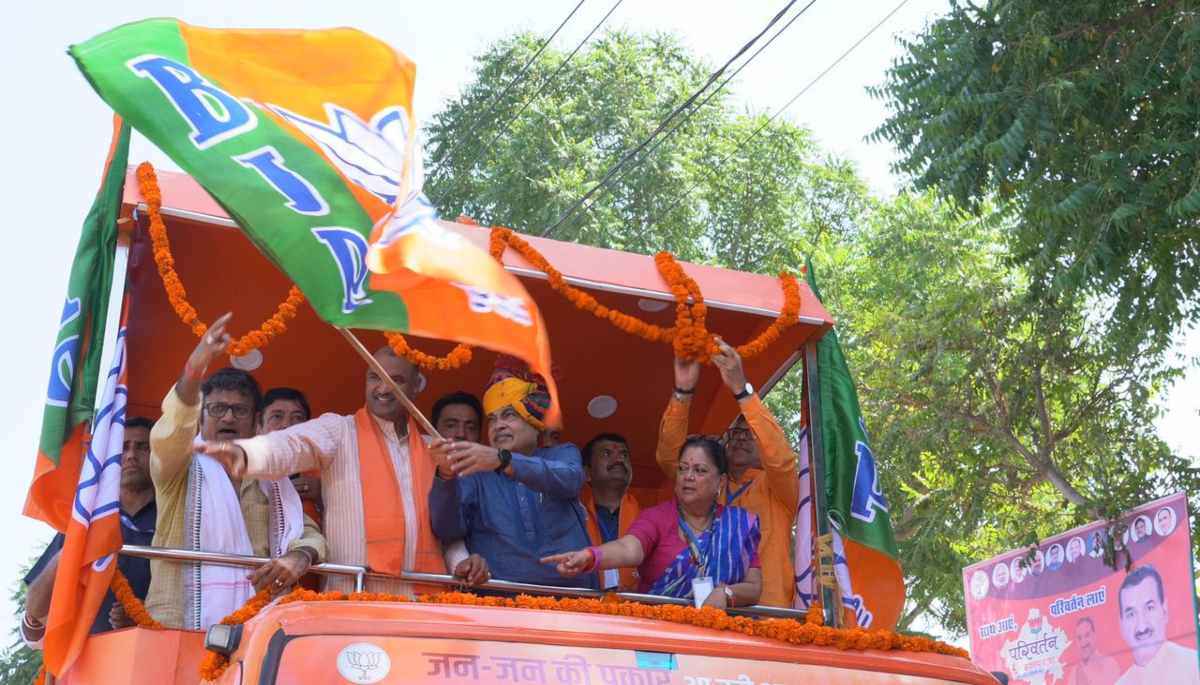 नितिन गडकरी ने परिवर्तन यात्रा को दिखाई हरी झंडी, सीपी जोशी बोले- धर्म की रक्षा के लिए चौथा रथ रवाना
