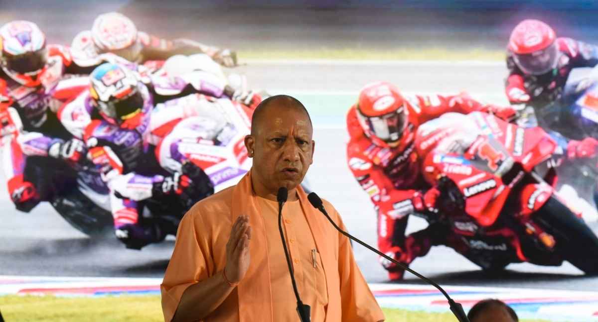 नोएडा में MotoGP रेस देखने पहुंचे CM योगी, बोले - प्रदेश के हर ग्राम पंचायत में खेल को बढ़ावा देने का काम जारी