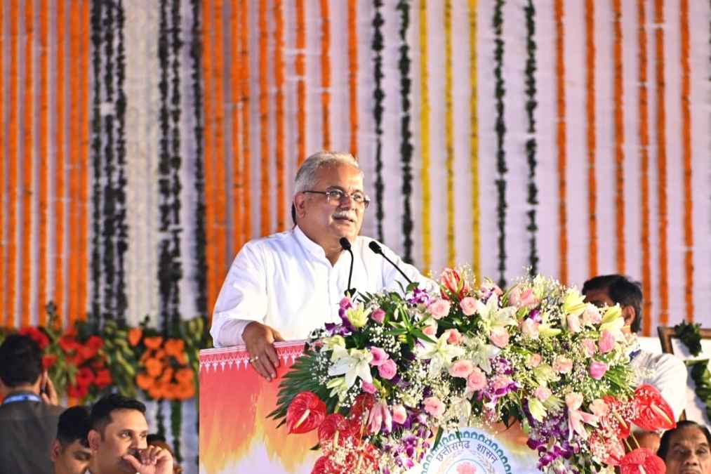 'राहुल ने दबाया बटन, लोगों के खाते में पहुंच गए 7 लाख', आवास न्याय सम्मेलन में बोले CM बघेल