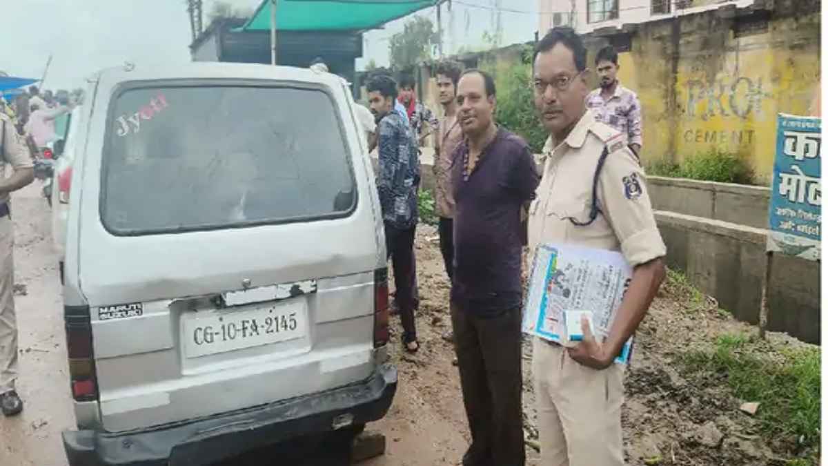 Chhattisgarh: चलती स्कूल वैन में लगी आग; 7 बच्चों की जान बाल-बाल बची, ड्राइवर फरार