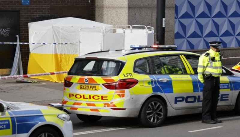 Boy Friend Stabbed Knife School Girl In Britain
