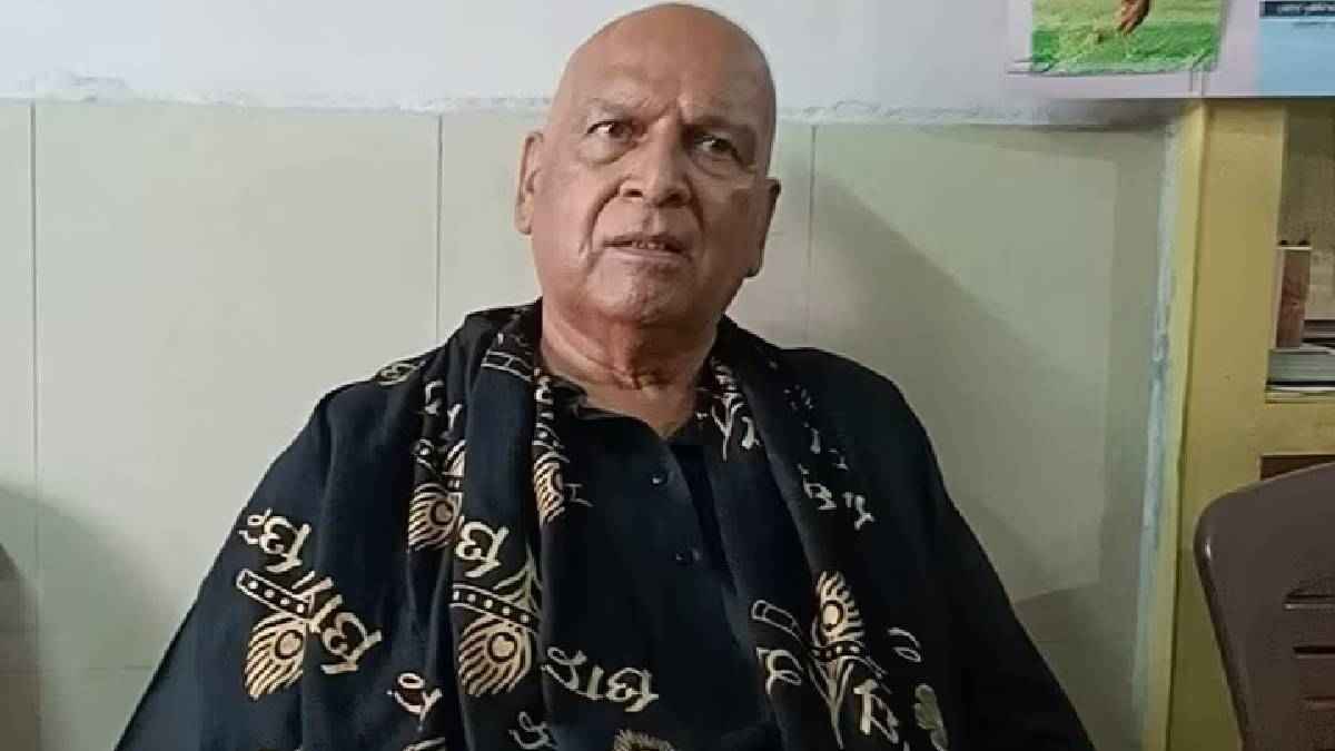 'CM ने ईमान बेच दिया है', गहलोत पर आरोप लगाकर राजस्थान कांग्रेस के विधायक ने कराया मुंडन