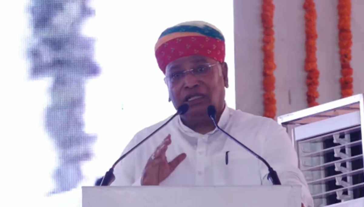 भीलवाड़ा में बोले कांग्रेस अध्यक्ष मल्लिकार्जुन खड़गे- बीजेपी की लाल डायरी में बताने जैसा कुछ नहीं, सीएम- परिवर्तन यात्राएं फ्लॉप