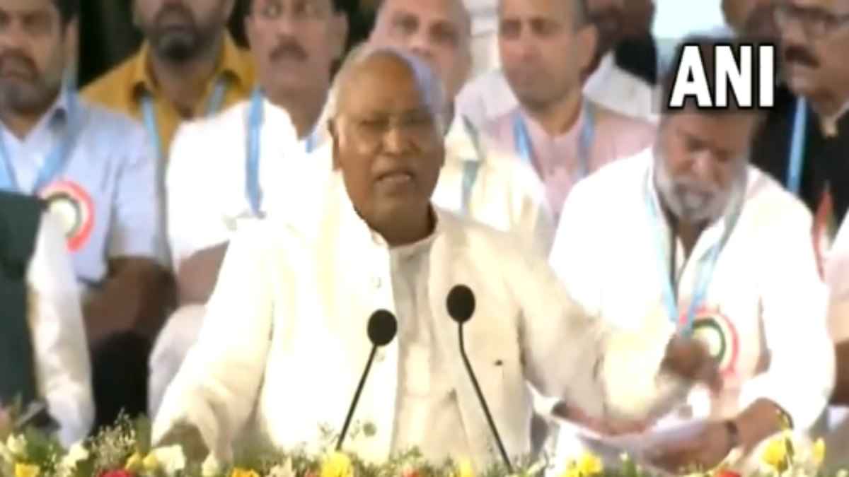 केसीआर भाजपा की 'B' कंपनी, खरगे ने साधा निशाना, तेलंगाना में CWC की बैठक खत्म