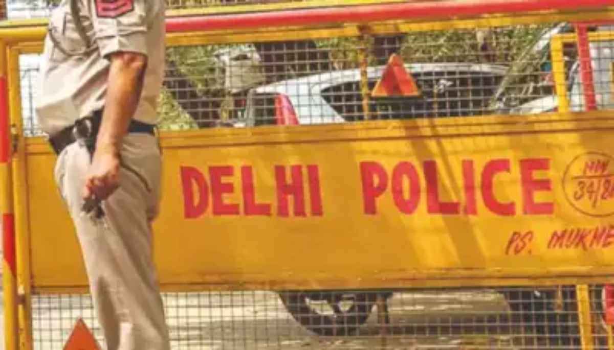 दिल्ली पुलिस की करतूतः काले धन को सफेद करने के बहाने बुलाते थे ऑफिस, फिर जेल का डर दिखा करते थे ठगी