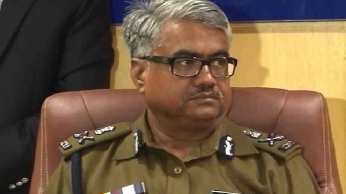 FIR Against UP Ex-DGP Jagmohan Yadav FIR Against UP Ex-DGP Jagmohan Yadav