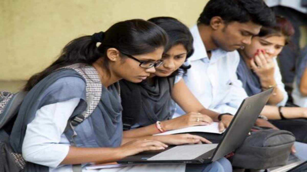 कहीं आपकी डिग्री फर्जी तो नहीं, चेक कीजिए UGC की ताजा Fake University की लिस्ट