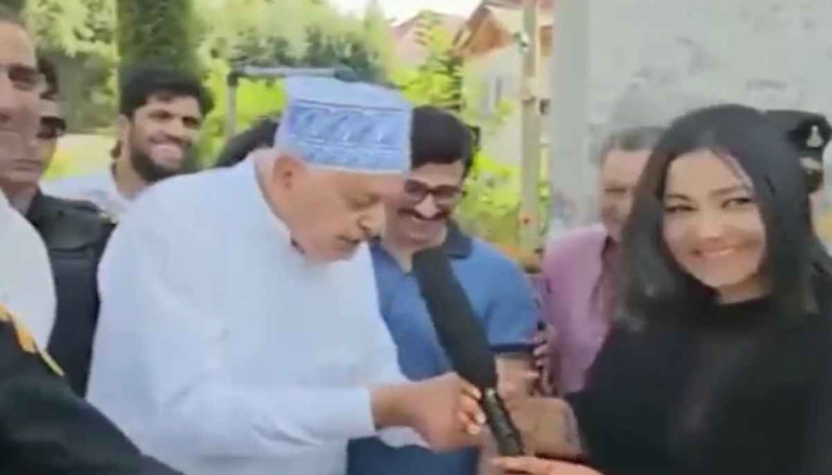 Farooq Abdullah Mocks Female Reporter Watch Video