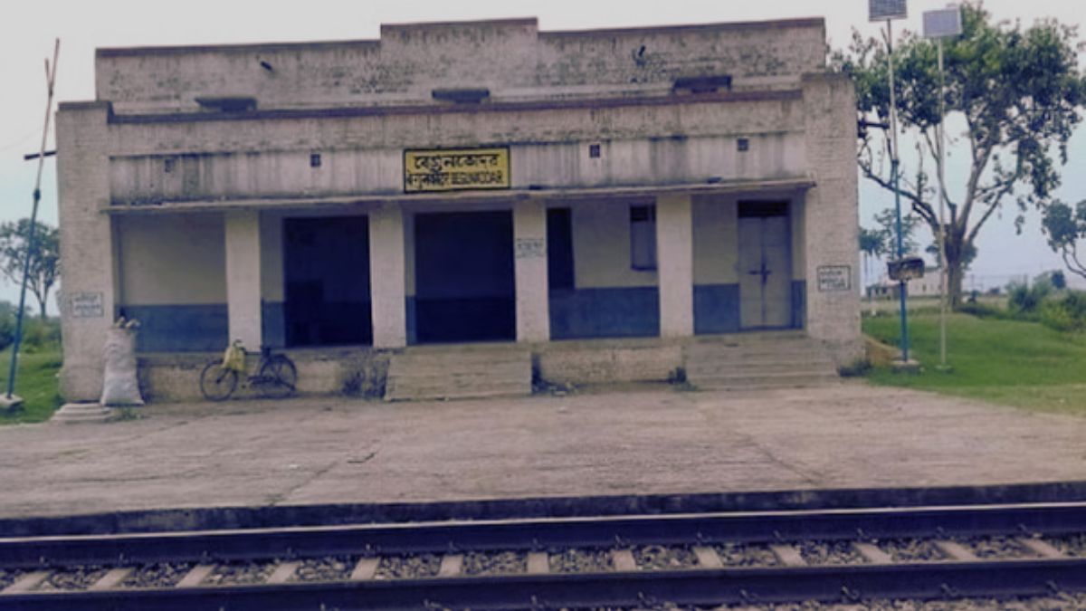 ghost railway station in india, begunkodar railway station ghost Haunted railway station in india, Haunted railway station in kolkata Haunted railway station in the world