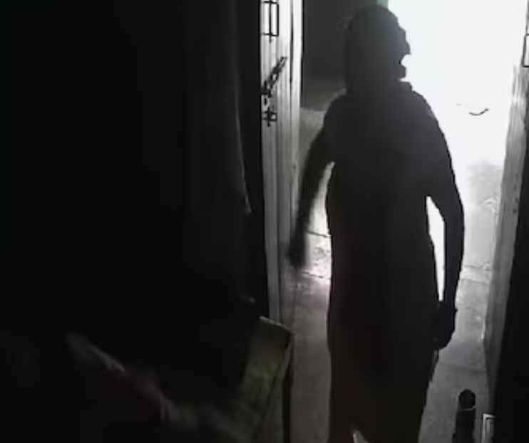 अवैध संबंधों के शक में पति ने घर में लगवाए खुफिया कैमरे, कैद हो गई ऐसी पिक्चर कि उड़ गए होश