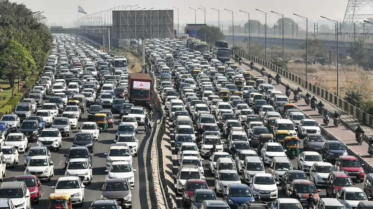नोएडा में 5 दिन रहेगा ट्रैफिक डायवर्जन, भूल से भी न जाएं इन रास्तों पर...देखिए पूरी लिस्ट