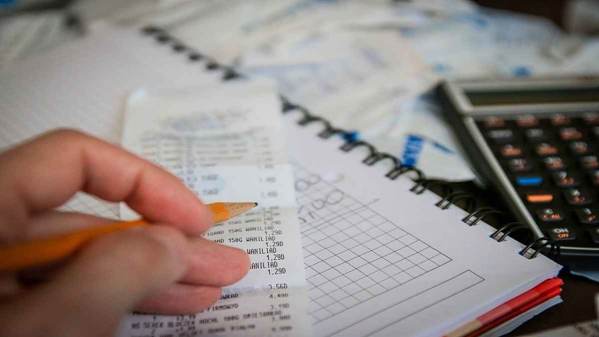 Income Tax Notice: ITR फाइल करने वालों पर इनकम टैक्स की सख्ती, इन लोगों को भेजा इंटिमेशन नोटिस