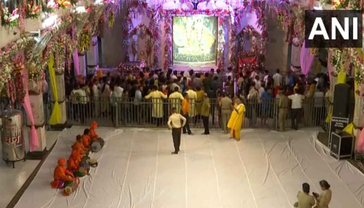 देश में जन्माष्टमी पर्व की धूम, जेल की तरह सजी श्रीकृष्ण जन्मभूमि, बांके बिहारी पहनेंगे कैदियों के हाथों से बनी पोशाक