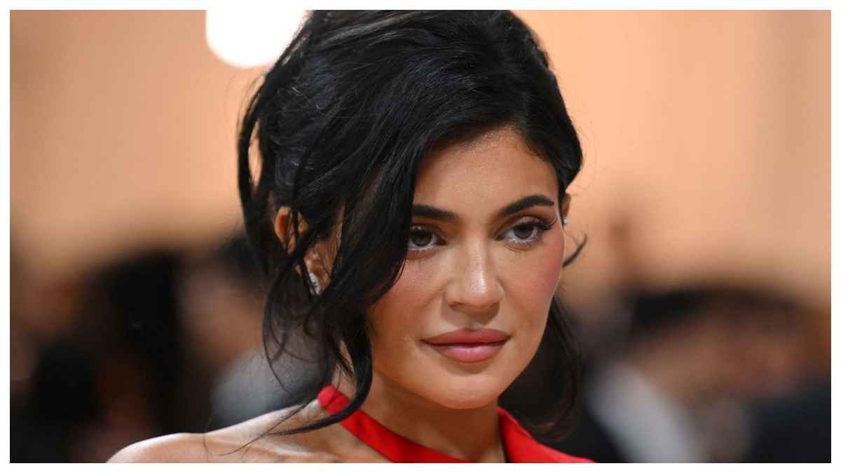Kylie Jenner ने Timothee Chalamet संग अपने रिश्ते पर लगाई मुहर, खुल्लम खुल्ला किया लिप लॉक