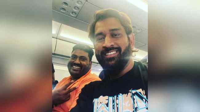 Mahendra Singh Dhoni Meet Fans