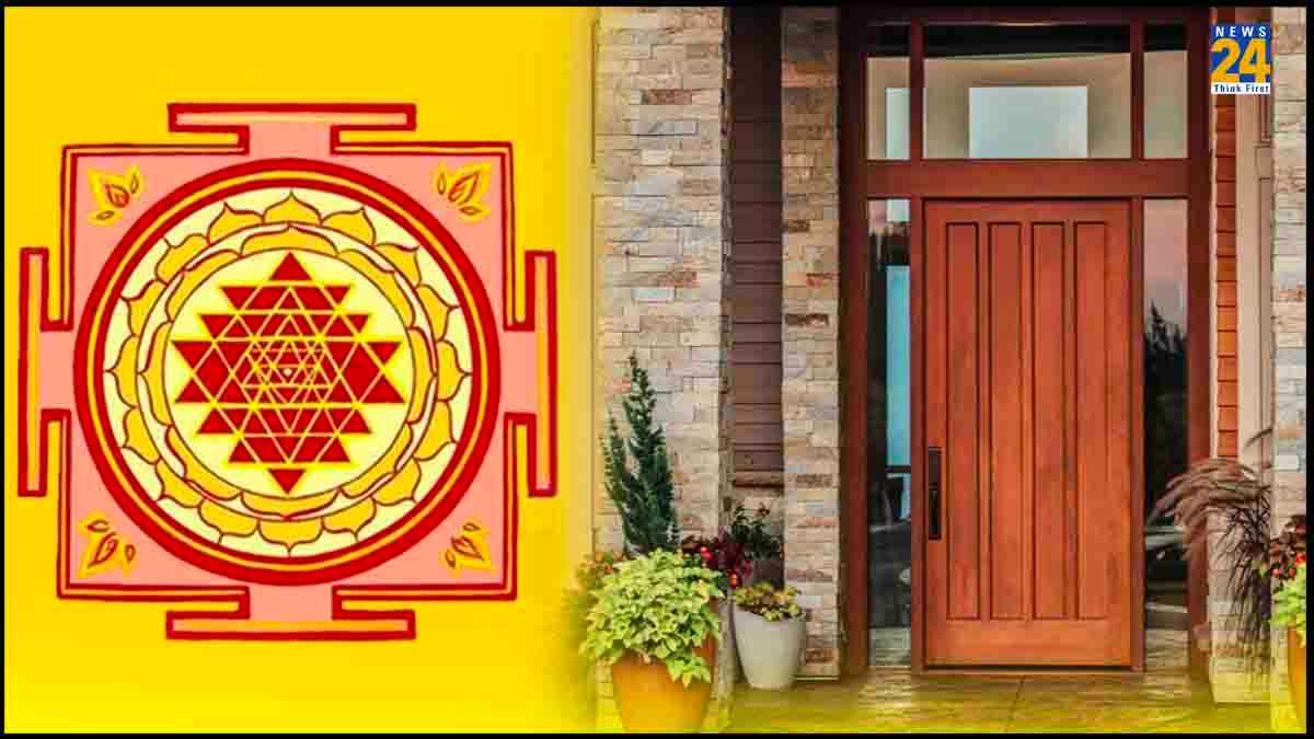 Main Gate Vastu: घर के मुख्य द्वार से जुड़े ये वास्तु दोष आपको पल भर में बना सकते हैं फकीर, जानें वास्तु नियम