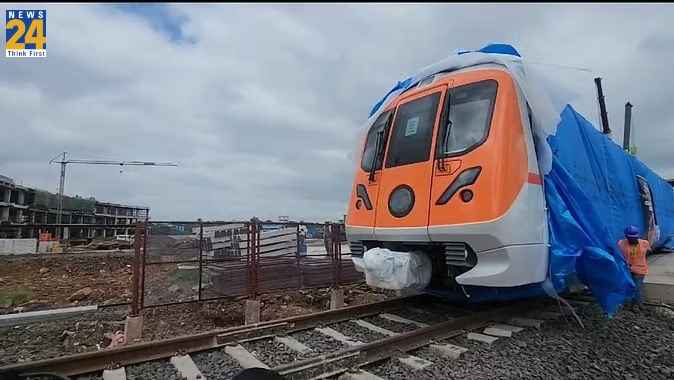 राजा भोज की नगरी भोपाल में पटरी पर उतरे Metro के ऑरेंज कोच; ट्रायल को CM शिवराज सिंह की मंजूरी का इंतजार