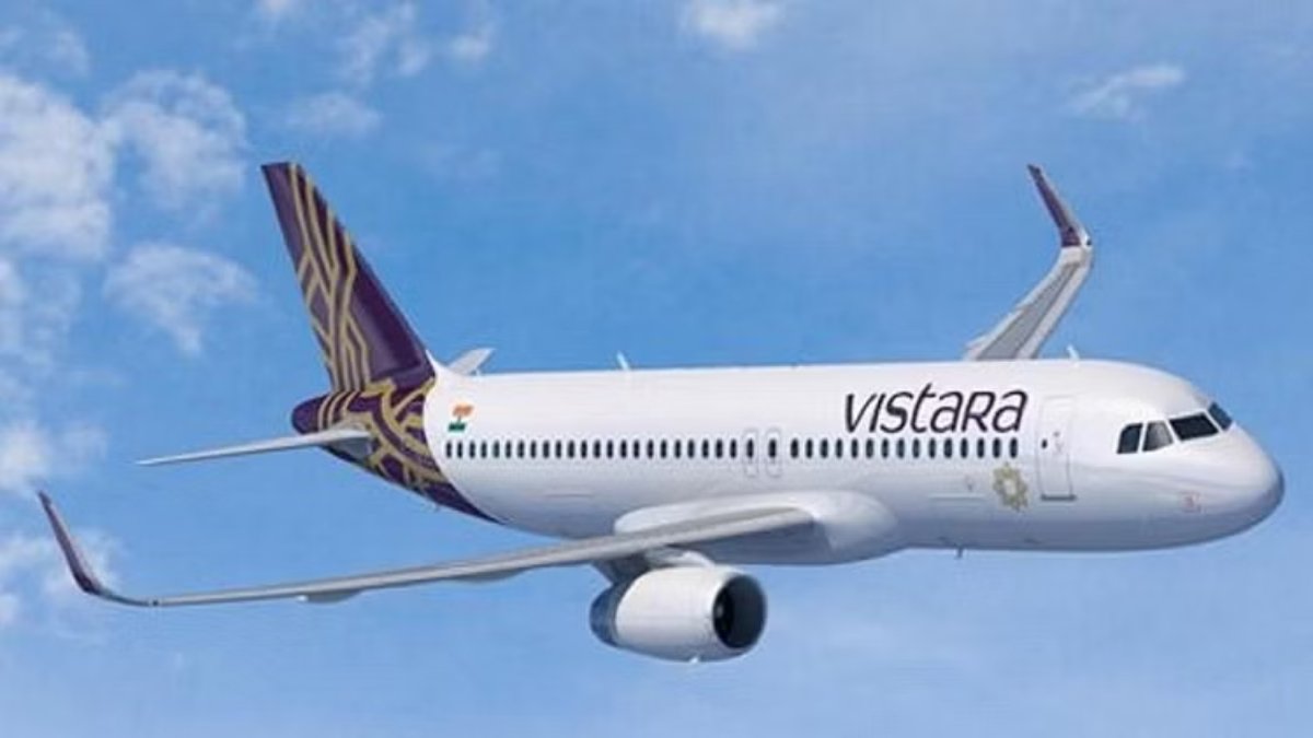 Muscat-Dhaka Vistara flight, Air hostess, Air hostess kiss, Vistara flight