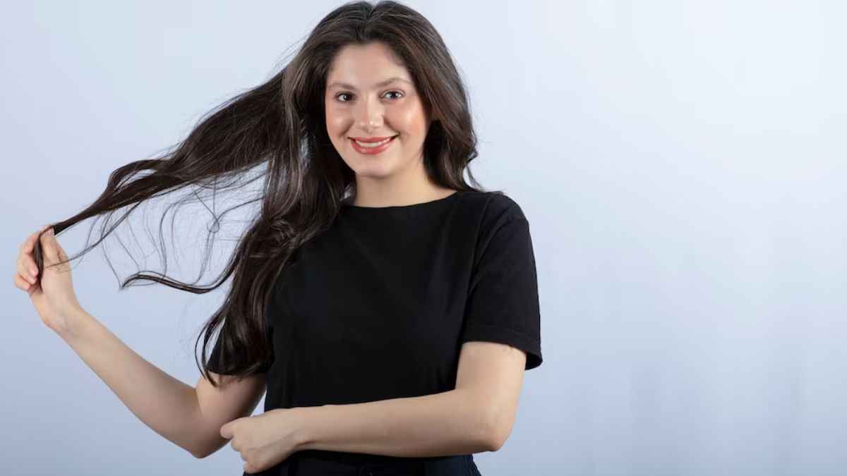 Hair Care Tips: सफेद बालों से हैं परेशान, तो इन तरीकों से पाएं नेचुरल ब्लैक हेयर