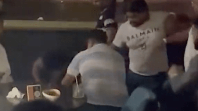 Noida Garden Galleria violent Fight Noida Bar, Garden Galleria, Noida Police, F Bar and Lounge, UP Hindi News