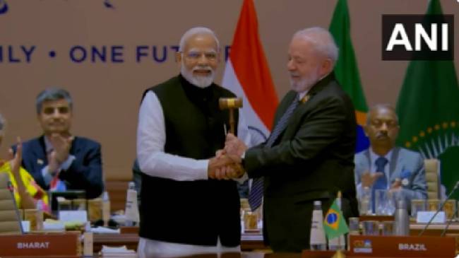 PM Modi Hands Over G20 Chairmanship To Brazilian President Lula PM Modi Hands Over G20 Chairmanship To Brazilian President Lula