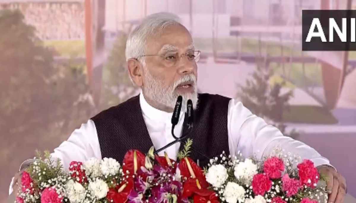 पीएम मोदी ने वाराणसी में इंटरनेशनल क्रिकेट स्टेडियम का शिलान्यास किया, बोले- युवा टैलेंट को तराशना जरूरी